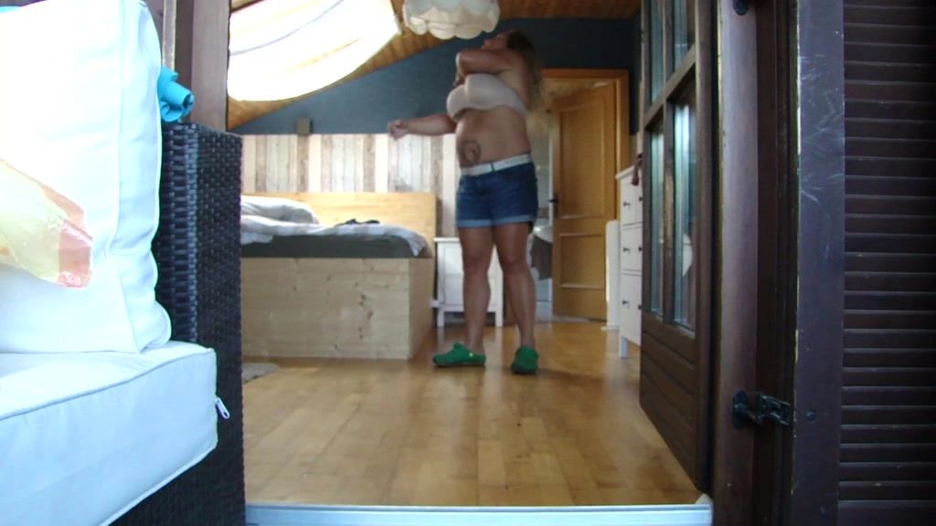 sexy foto nr. 8 von Was DU doch für ne alte Spannersau bist !