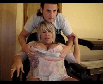 sexy foto nr. 3 von Der Freund Deiner Tochter bürstet mich durch..