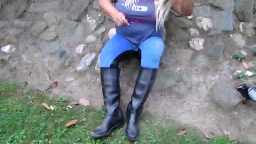 sexy foto nr. 1 von Kleiner Piss beim Sonntagsausritt