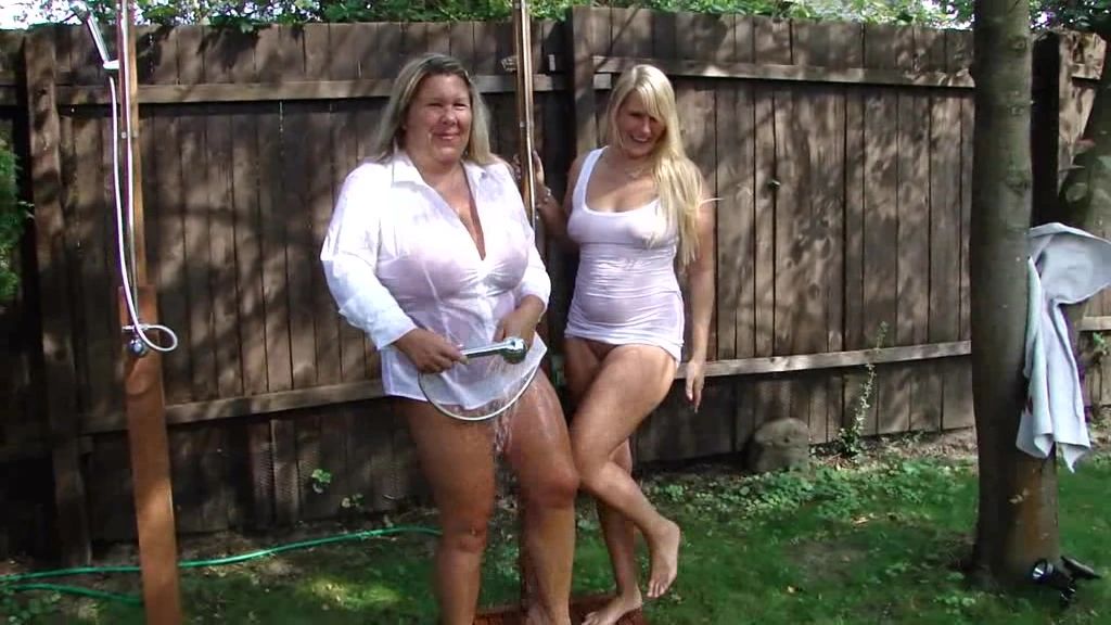 sexy foto nr. 9 von Wet Shirt Susi & Kim