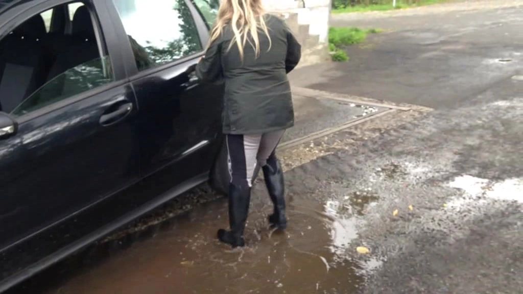 sexy foto nr. 9 von Regen Matsch Pfützenhopps