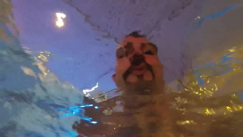 sexy foto nr. 1 von Mit der Freundin PUBLIC die Schwimmsachen getauscht !