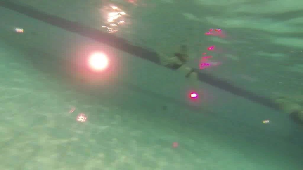sexy foto nr. 3 von Mit der Freundin PUBLIC die Schwimmsachen getauscht !