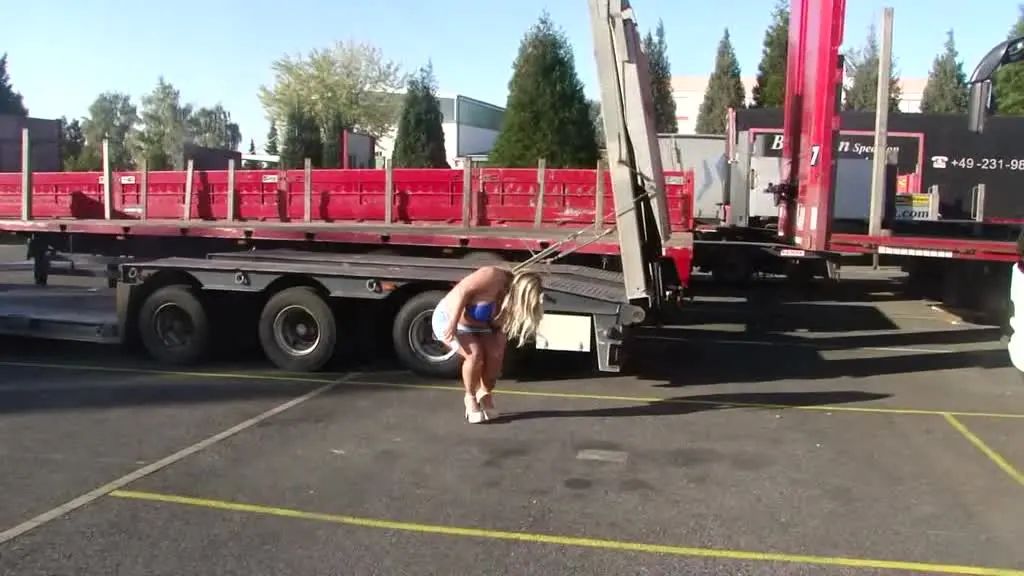 sexy foto nr. 1 von Von wegen Öffentlicher Nahverkehr - das is`n SPERMABUS