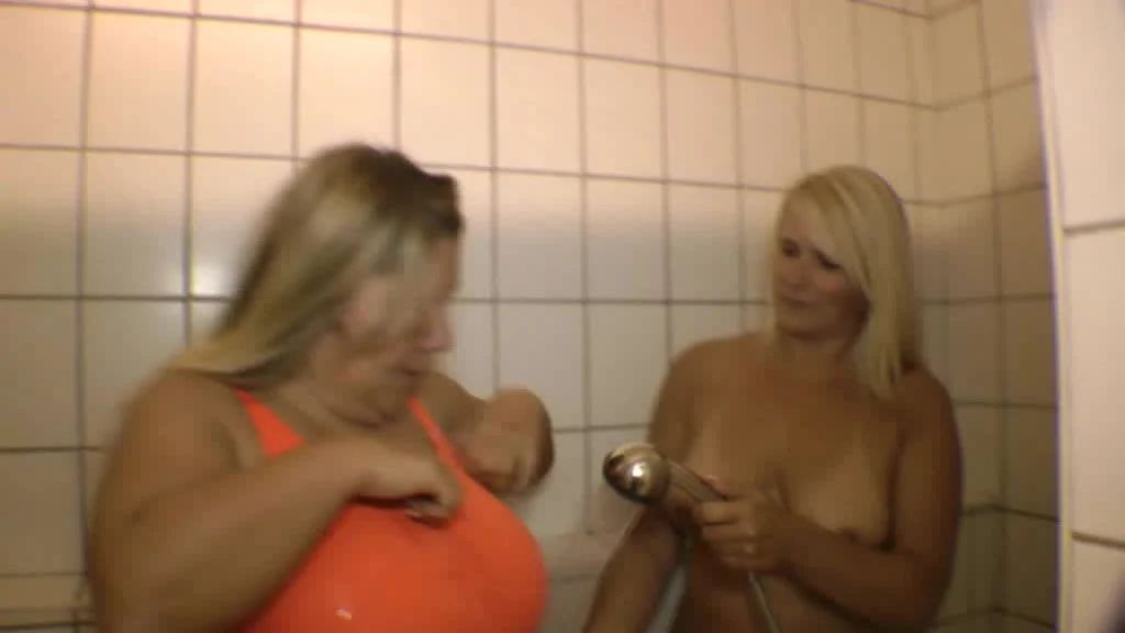 MilFWASH statt CARWASH - Pussy & Po blitzeblank