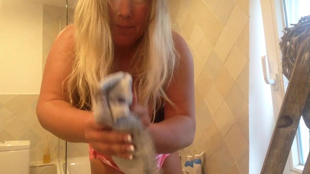 sexy foto nr. 5 von Piss in ROSA Gummi-Slip / Windelfetish