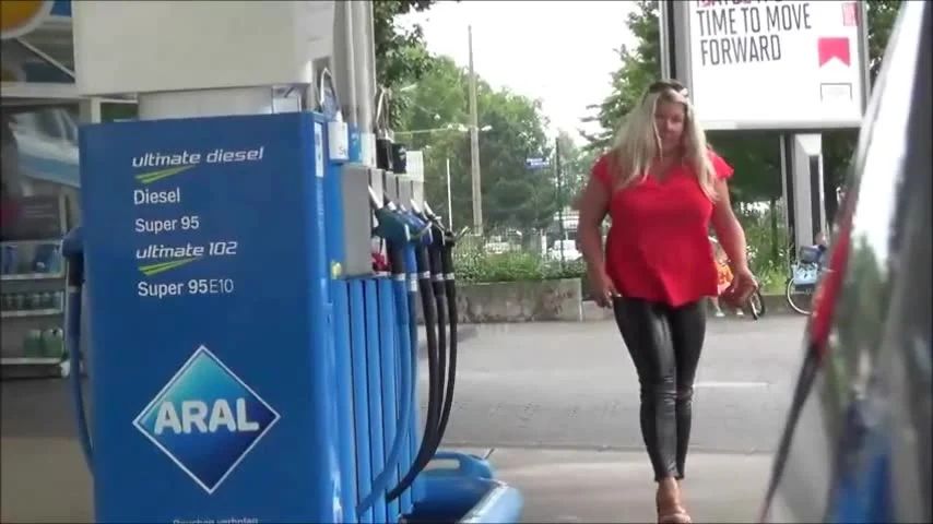sexy foto nr. 3 von Ich an der Tanke
