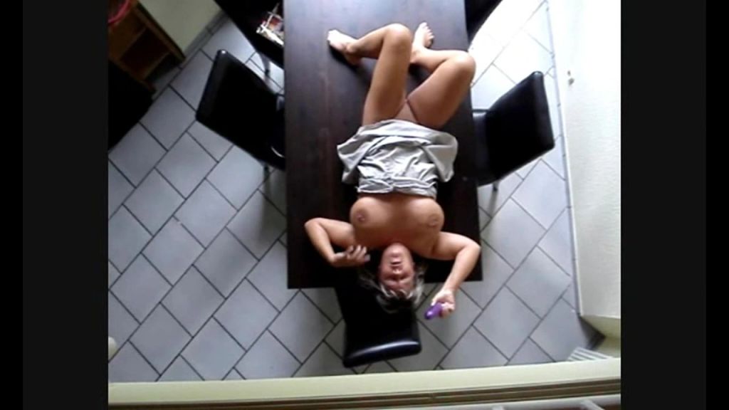 sexy foto nr. 2 von 5 x Sperma für die MilF