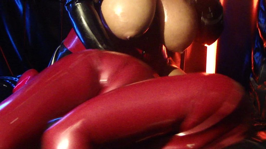 sexy foto nr. 5 von Willkommen bei den Latex Lesben mit dem Strapon