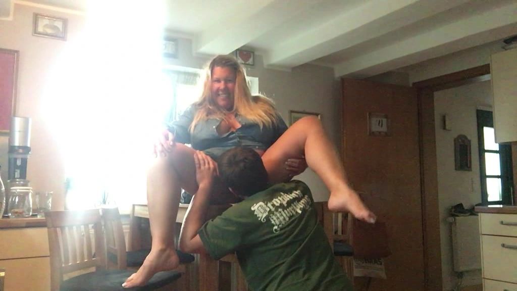 sexy foto nr. 5 von Fotzenschmecktest in Muttis Küche