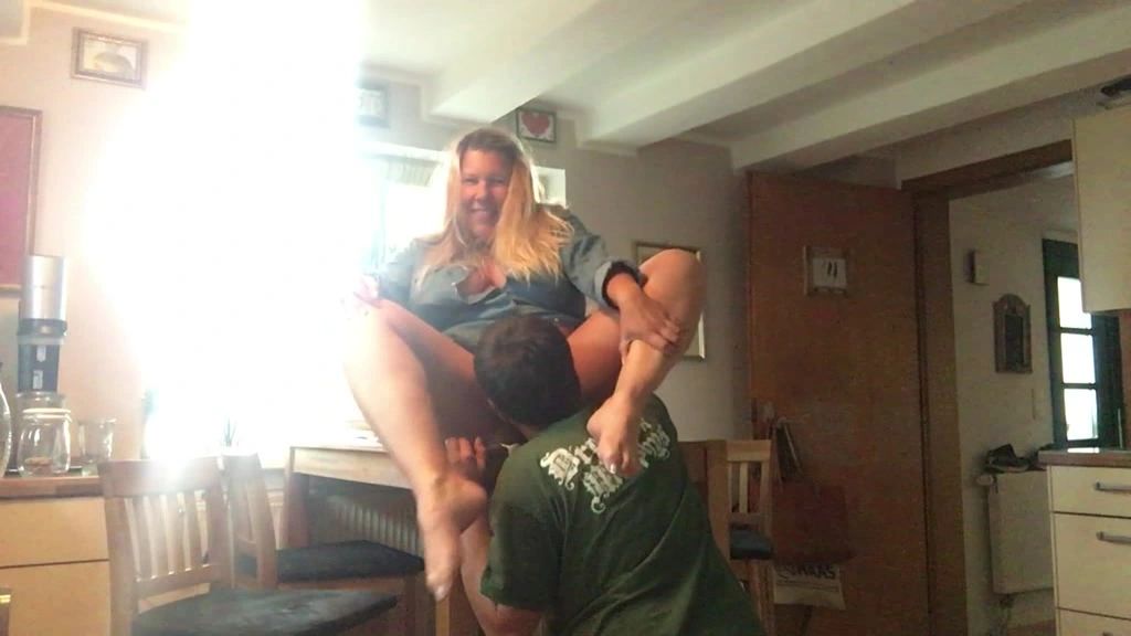 sexy foto nr. 6 von Fotzenschmecktest in Muttis Küche