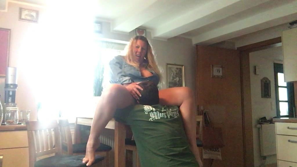sexy foto nr. 10 von Fotzenschmecktest in Muttis Küche