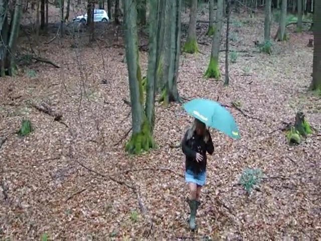 Auf dem Hochsitz im Wald.. 20 Jahre erst alt
