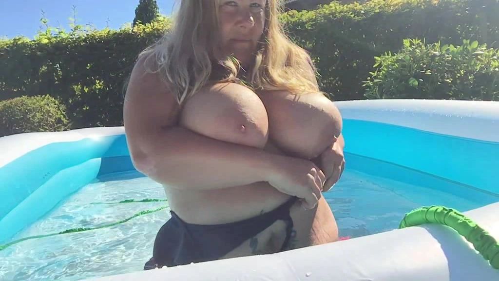 sexy foto nr. 6 von Der Busenpool