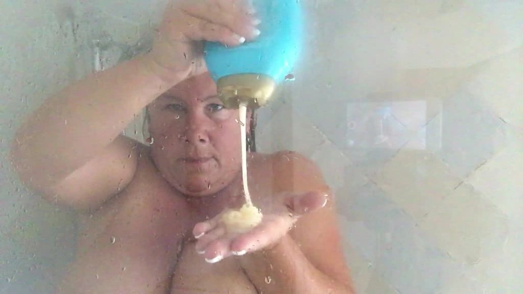 sexy foto nr. 2 von Shampoo und Zungenkuss + viel Spucke !!!
