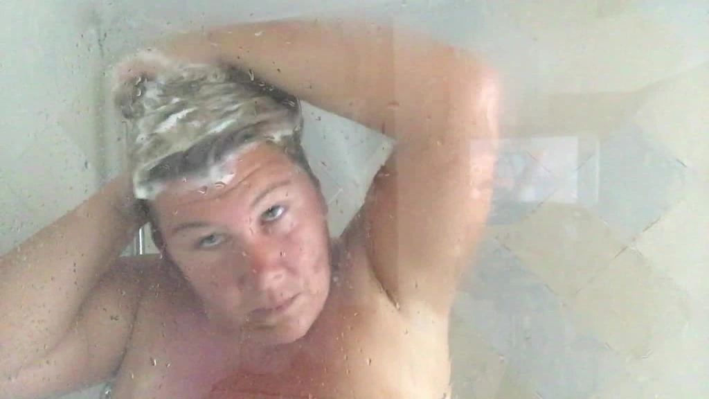 sexy foto nr. 3 von Shampoo und Zungenkuss + viel Spucke !!!