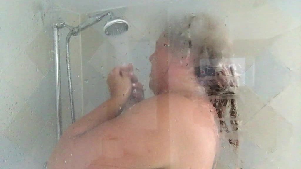 sexy foto nr. 4 von Shampoo und Zungenkuss + viel Spucke !!!