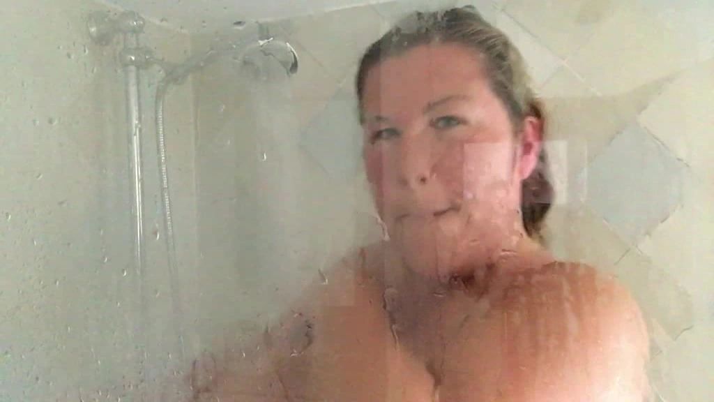 Shampoo und Zungenkuss + viel Spucke !!!