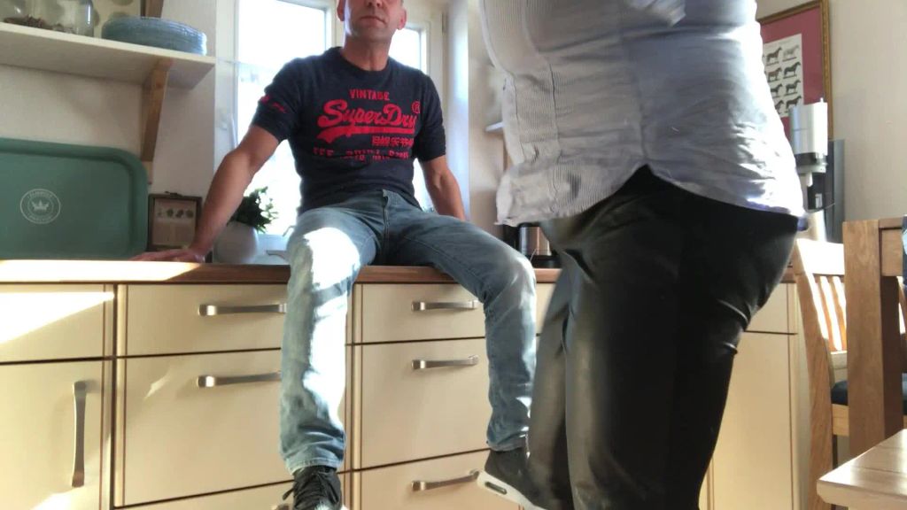 sexy foto nr. 1 von Willenlos und samenberaubt - was Titten doch ausmachen !