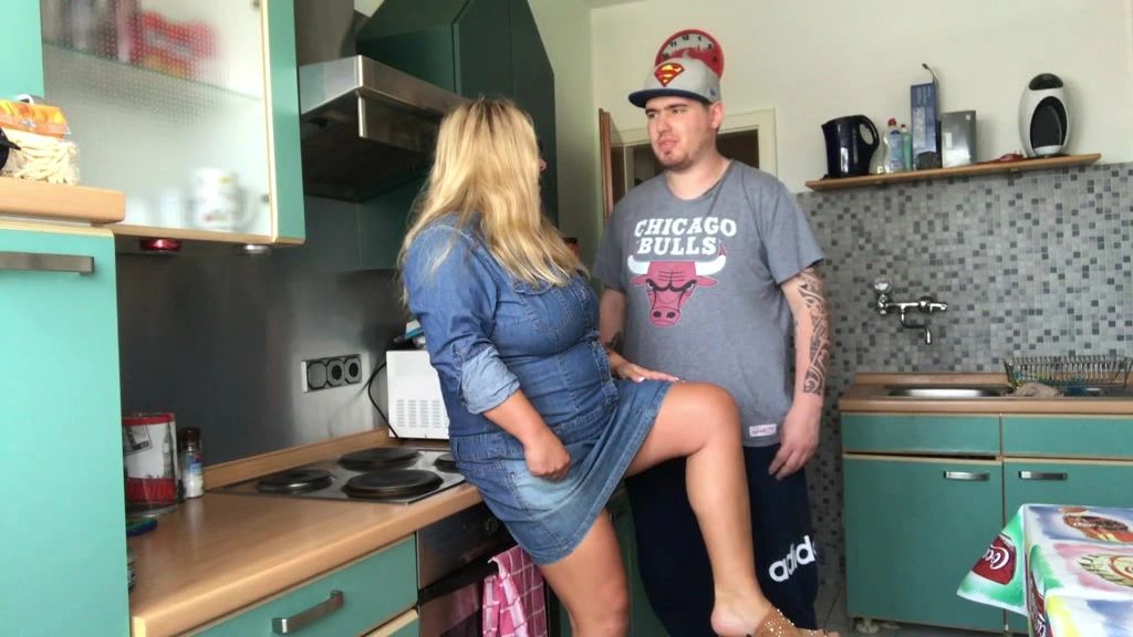 sexy foto nr. 2 von ^^Maklerin hat eindeutig zweideutige Absichten!!!!