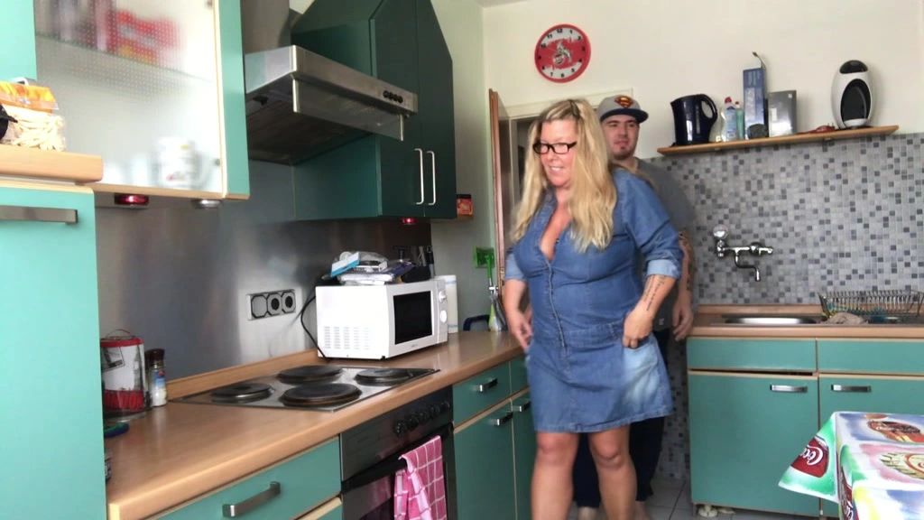 sexy foto nr. 3 von Trailer : Maklerin hat ...