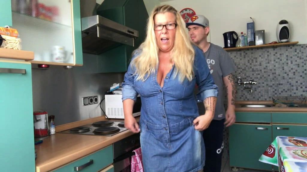 sexy foto nr. 4 von Trailer : Maklerin hat ...