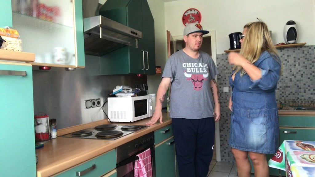 sexy foto nr. 8 von Trailer : Maklerin hat ...