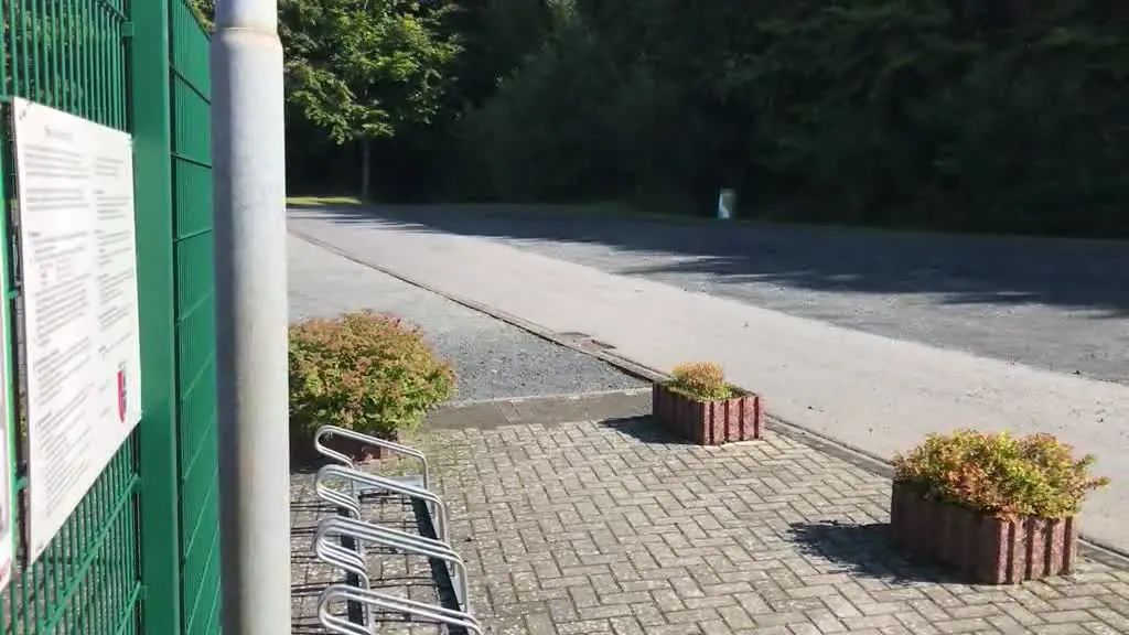 sexy foto nr. 1 von Mein Freund duscht noch - ich blase den Fußballkollegen
