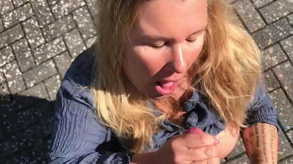 sexy foto nr. 10 von Mein Freund duscht noch - ich blase den Fußballkollegen