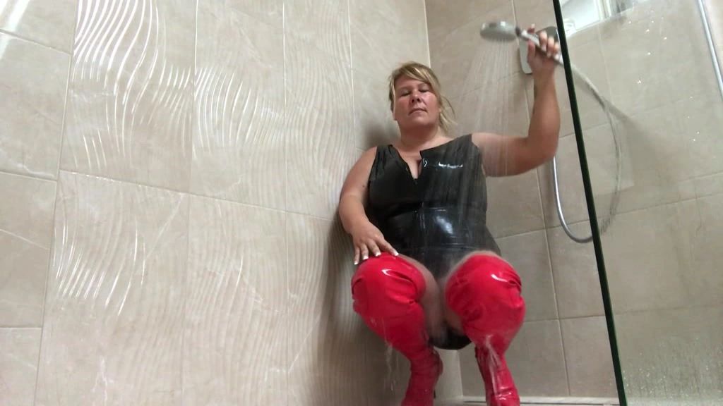 sexy foto nr. 9 von Knallerfrau ! Lack und Leder - Fetisch-Dusche!!!!