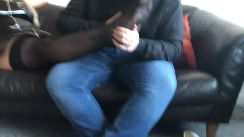 sexy foto nr. 2 von Er liebt Muttis Schuhe und Füße