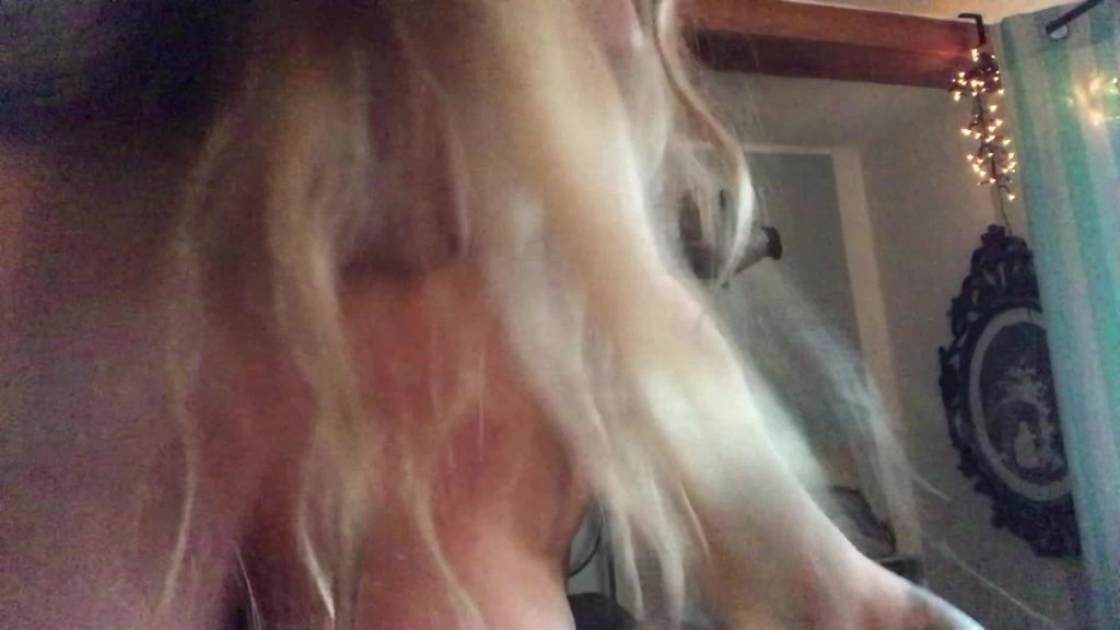 sexy foto nr. 6 von Mein Nachthemd vom Busen gesprengt - BOOOBSGEIL