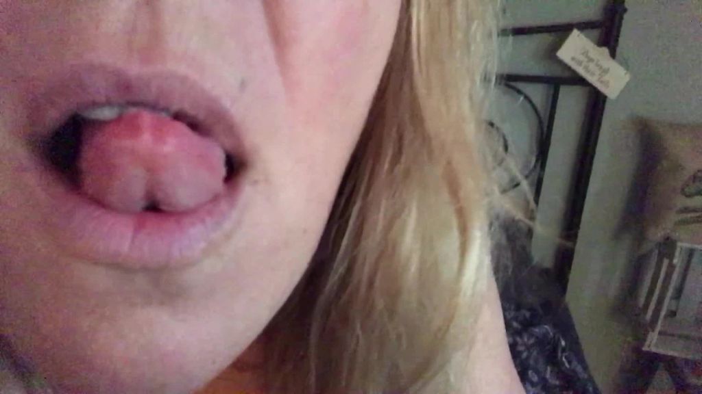 sexy foto nr. 9 von Mein Nachthemd vom Busen gesprengt - BOOOBSGEIL