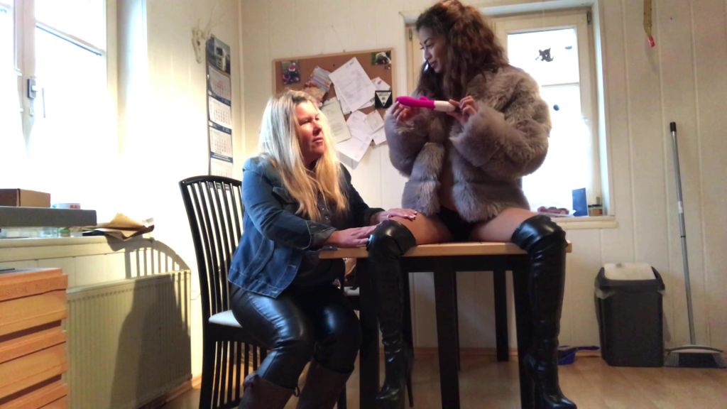 sexy foto nr. 2 von Mein Thai Teen Aupair will Dildo mit Olivenöl