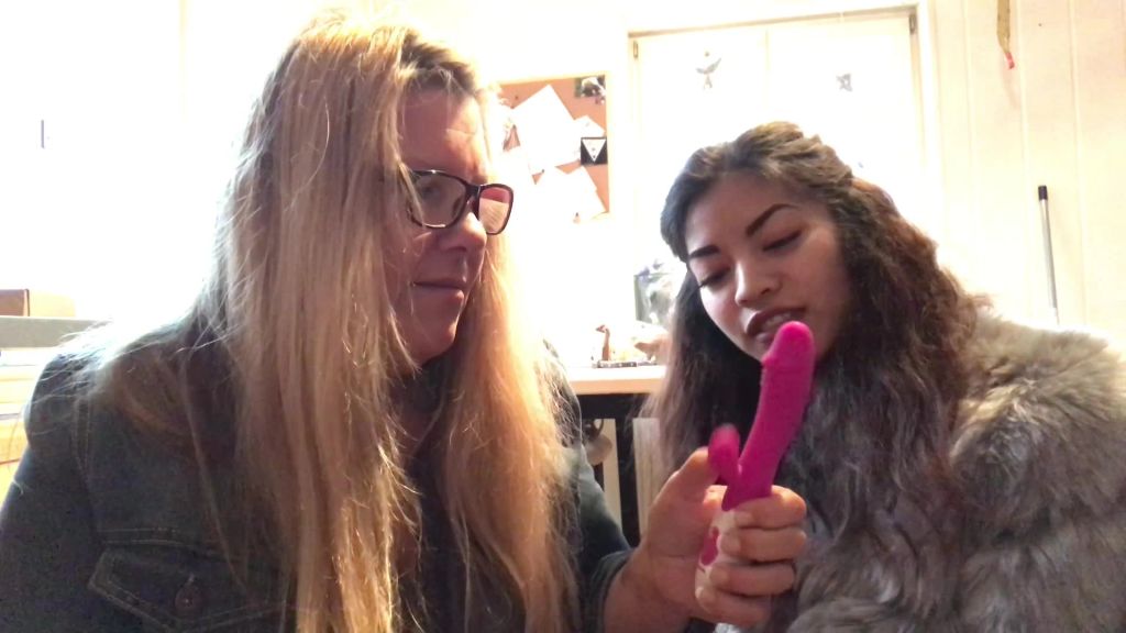 sexy foto nr. 3 von Mein Thai Teen Aupair will Dildo mit Olivenöl
