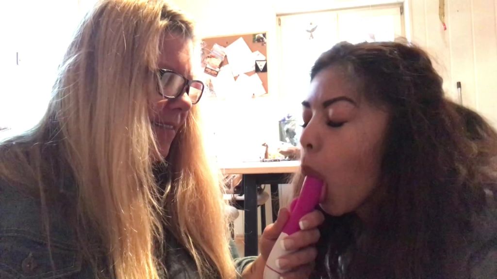 sexy foto nr. 4 von Mein Thai Teen Aupair will Dildo mit Olivenöl