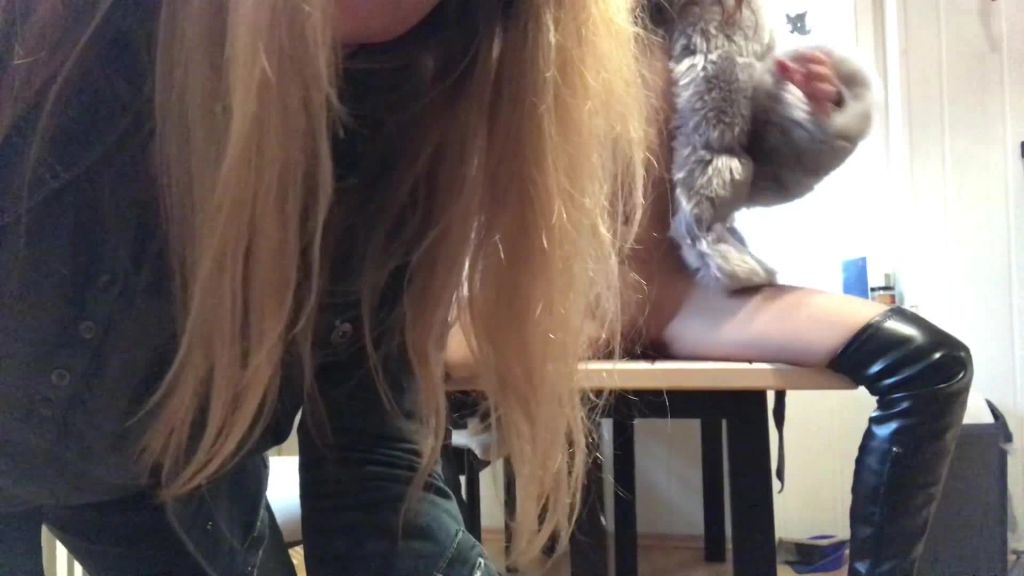 sexy foto nr. 8 von Mein Thai Teen Aupair will Dildo mit Olivenöl