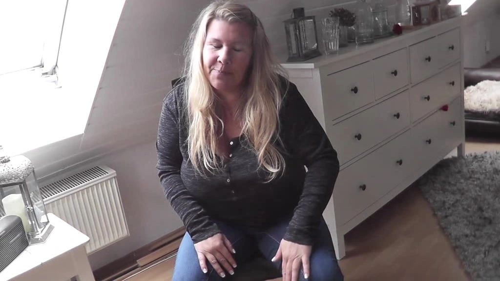 sexy foto nr. 2 von Der Gerichtsvollzieher mit der Schwäche für Reithosen