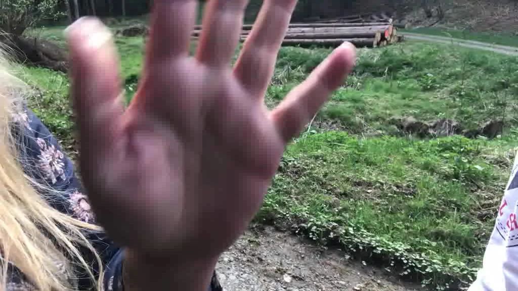 sexy foto nr. 3 von Im Wald rumgepimmelt.. Frische Luft ist so gesund