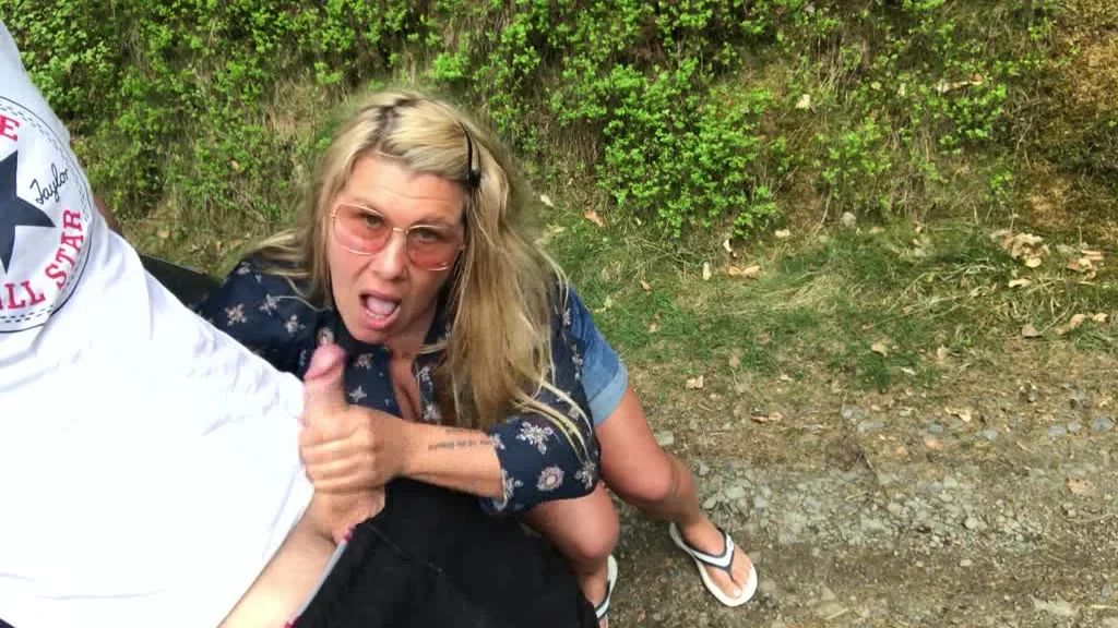 sexy foto nr. 8 von Im Wald rumgepimmelt.. Frische Luft ist so gesund