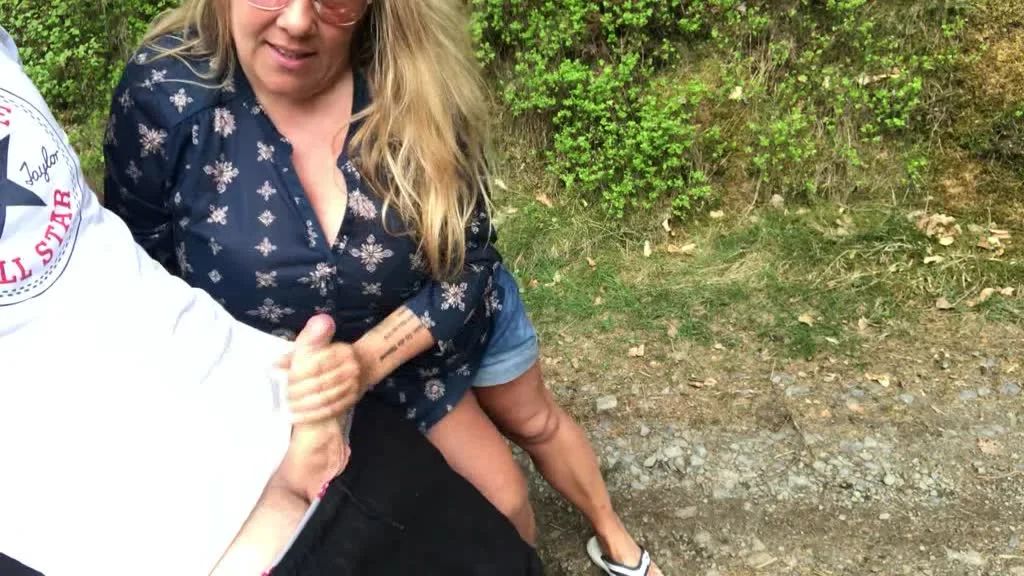 sexy foto nr. 9 von Im Wald rumgepimmelt.. Frische Luft ist so gesund