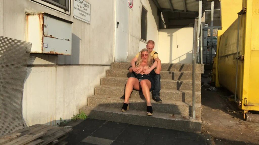 sexy foto nr. 2 von Grandioser NACKT-Fick !!! Public Parkplatz.