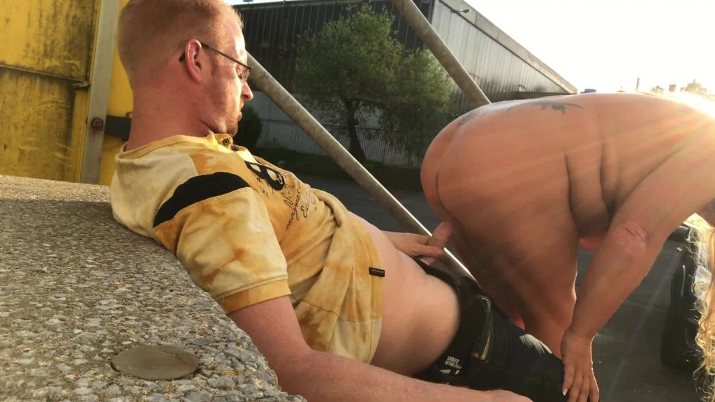 sexy foto nr. 9 von Grandioser NACKT-Fick !!! Public Parkplatz.