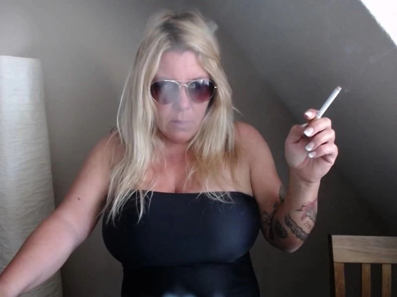 sexy foto nr. 2 von Sexy smoking - rauchen im Badeanzug