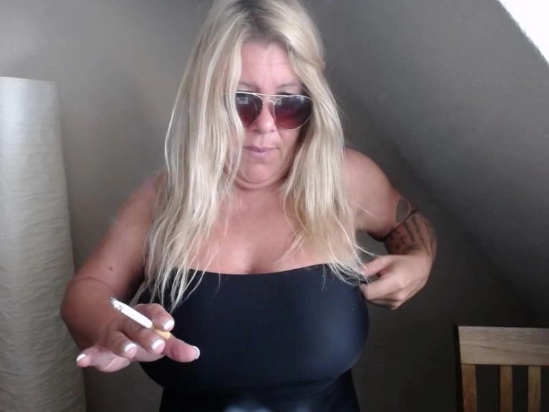 sexy foto nr. 6 von Sexy smoking - rauchen im Badeanzug