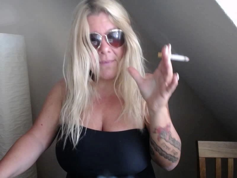 sexy foto nr. 7 von Sexy smoking - rauchen im Badeanzug