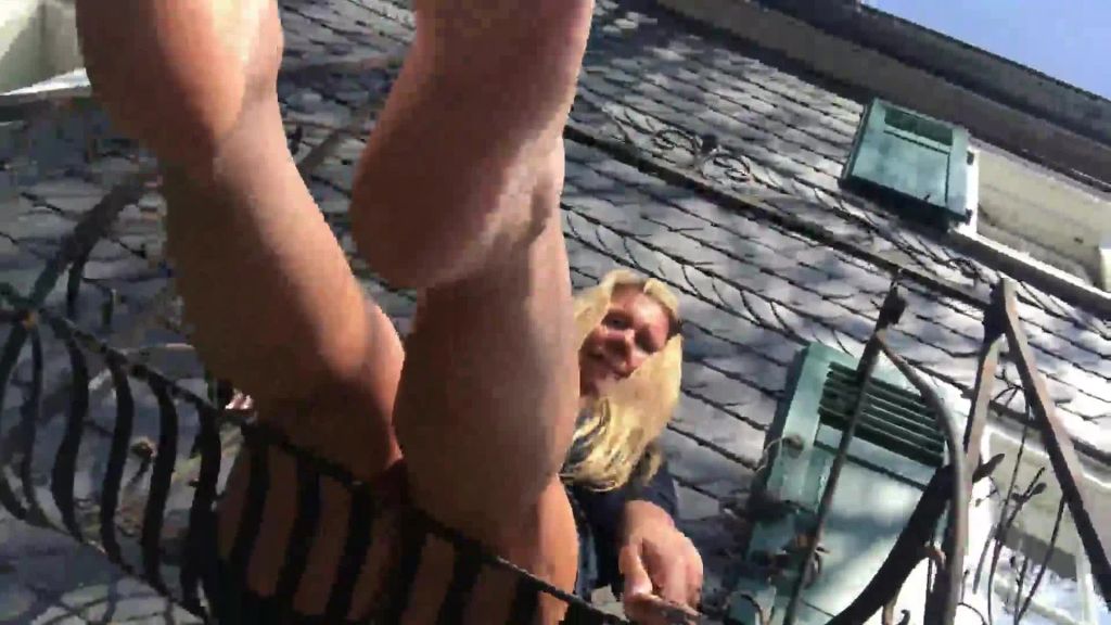 sexy foto nr. 1 von Barfuss in meinem Garten