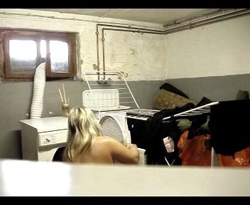 sexy foto nr. 7 von Beim Nachbarn im Waeschekeller
