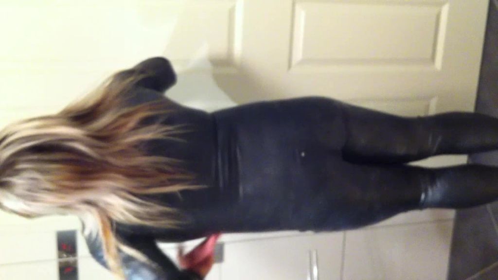sexy foto nr. 4 von Latex Bombe - Overkill Boobs ! *privat*