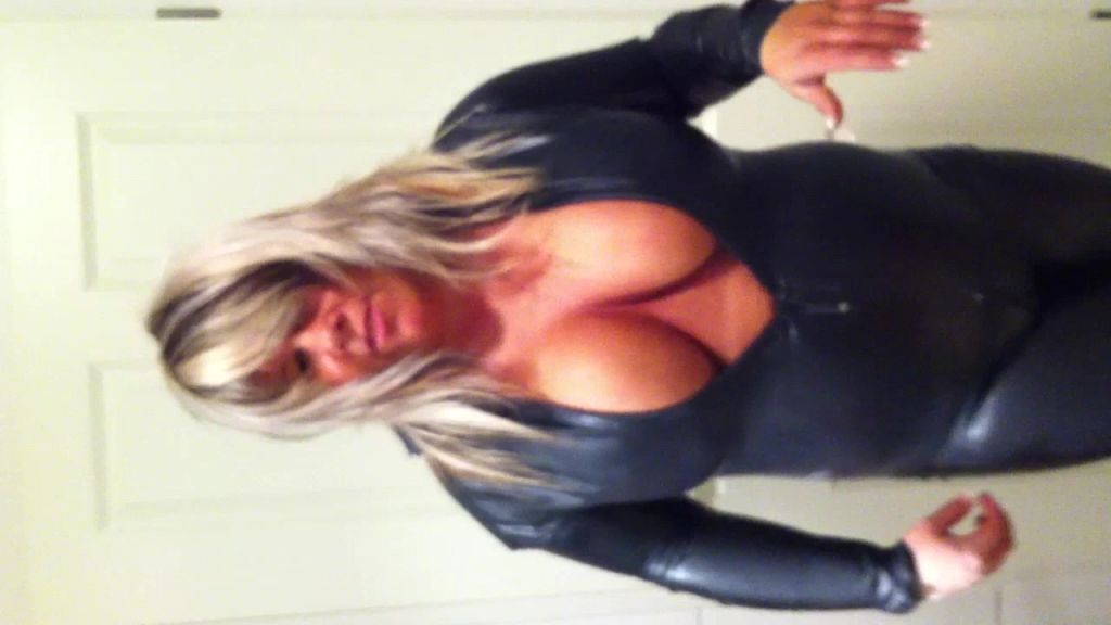 sexy foto nr. 8 von Latex Bombe - Overkill Boobs !  *privat*